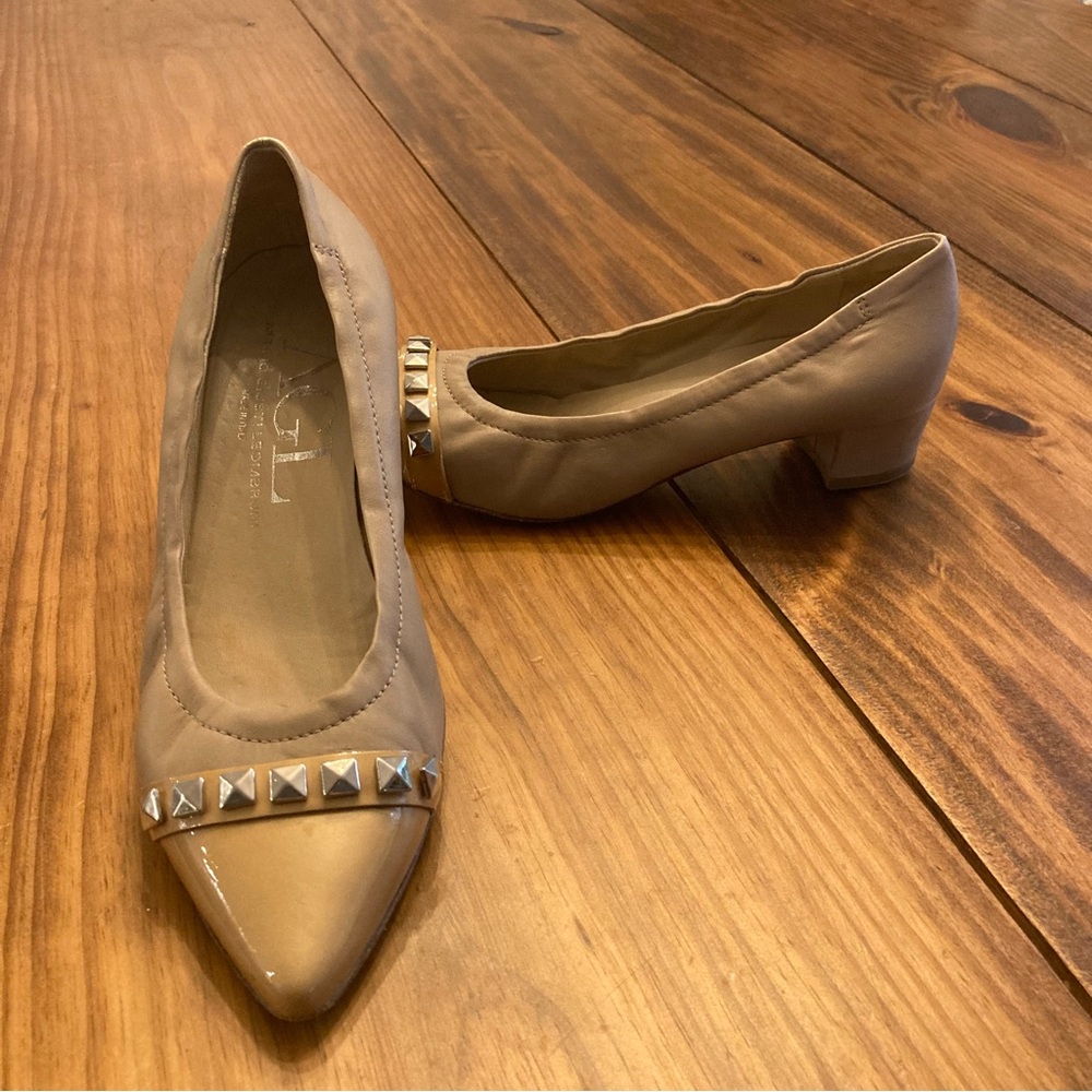 AGL Attilio Giusti Leombruni Womens 39 Pyramid Patent Leather Studded Pumps